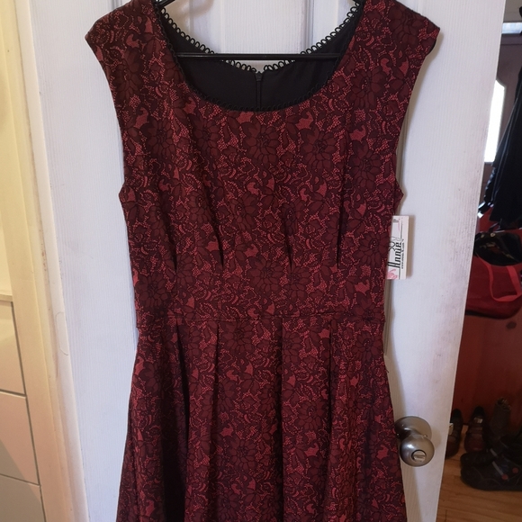 RED DRESS 💃 - Picture 3 of 11